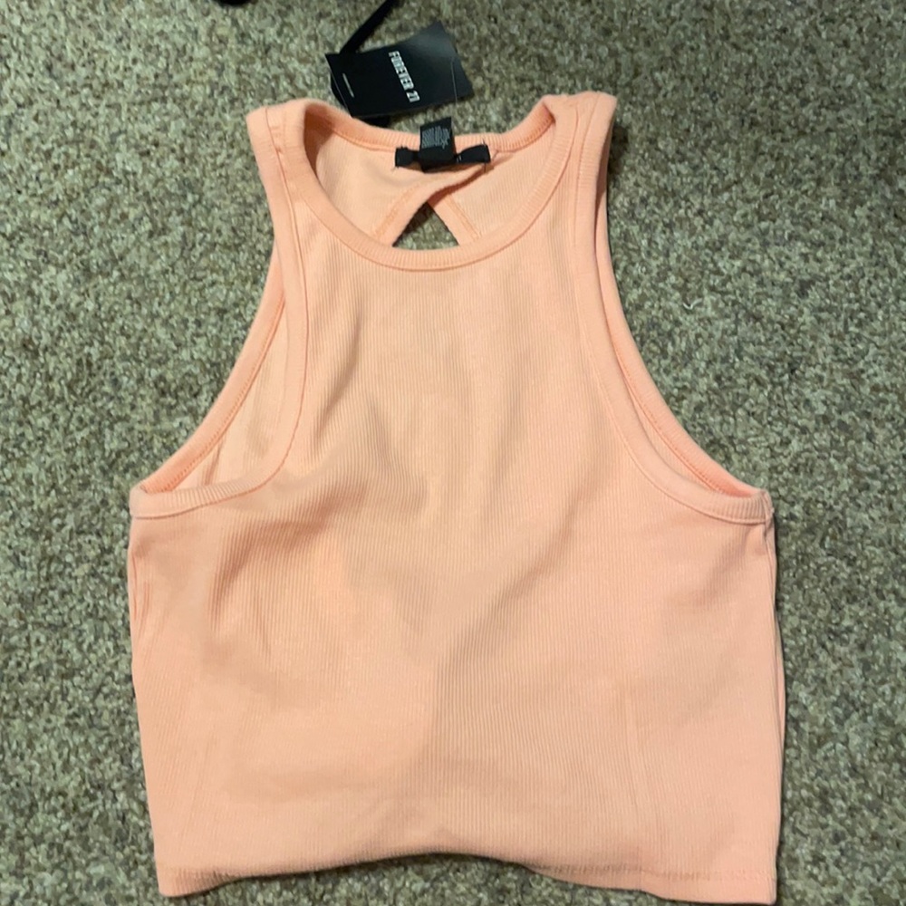 crop top cross in the back